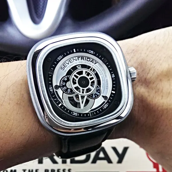Seven Friday — Montre automatique, vue 4
