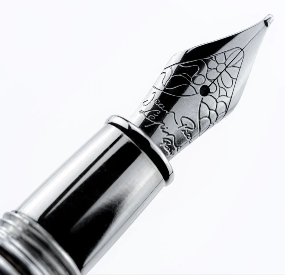 Lépine Atelier — stylo plume en résine couleur blanc et rouge, vue 3