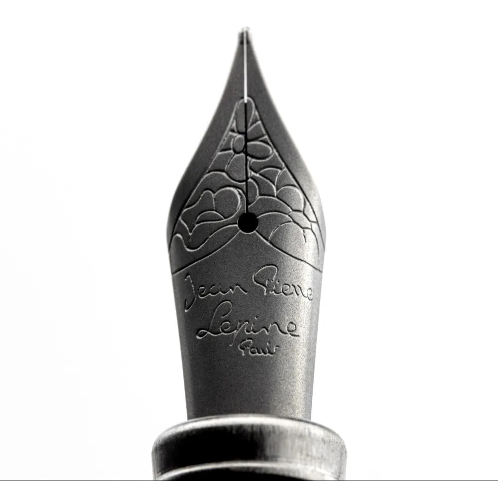 Lépine Atelier — stylo plume en bois couleur marron clair, vue 3