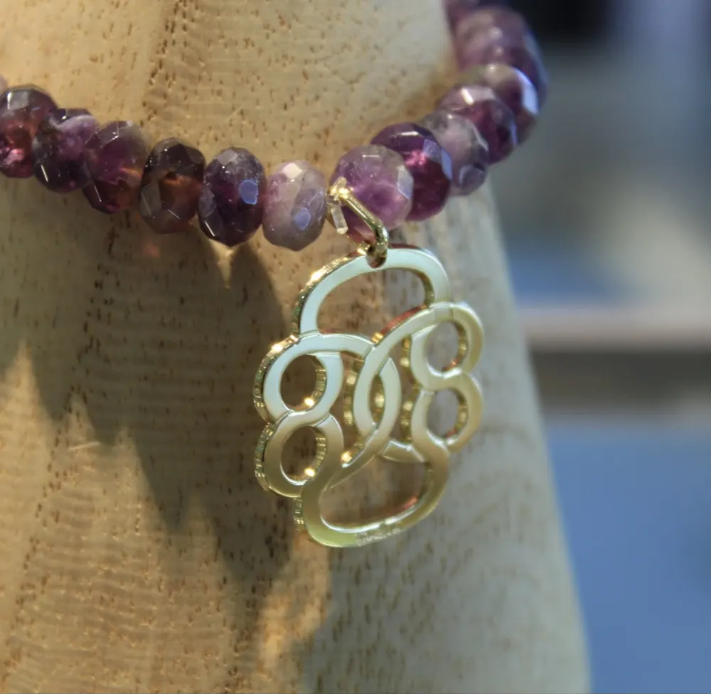 Rita&Zia — Bracelet petit modèle avec pierres améthyste et symbole de sérénité, vue 2