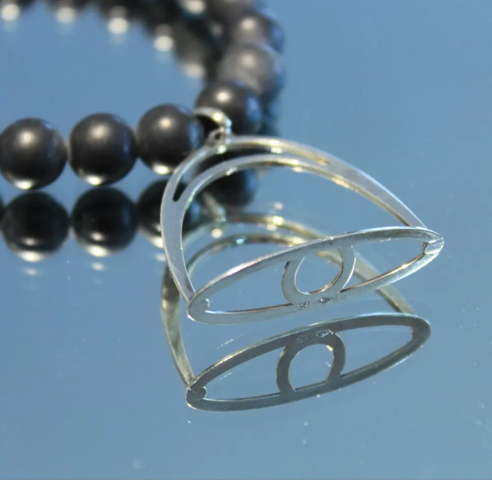 Rita&Zia — Bracelet grand modèle avec pierres agate mat et symbole d’étrier, vue 2