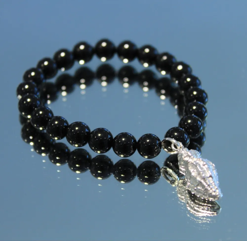 Rita&Zia — Bracelet grand modèle avec pierres d’onyx et symbole de coquillage