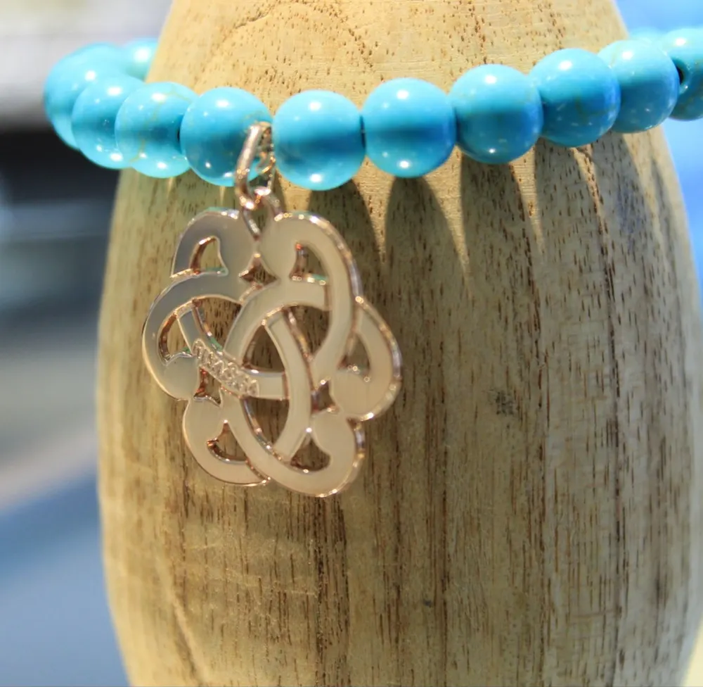 Rita&Zia — Bracelet petit modèle avec pierres de howlite turquoise et symbole de sérénité, vue 3