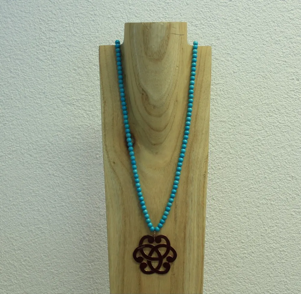 Rita&Zia — Sautoir XXL avec pierres de howlite turquoise et symbole de sérénité, vue 2