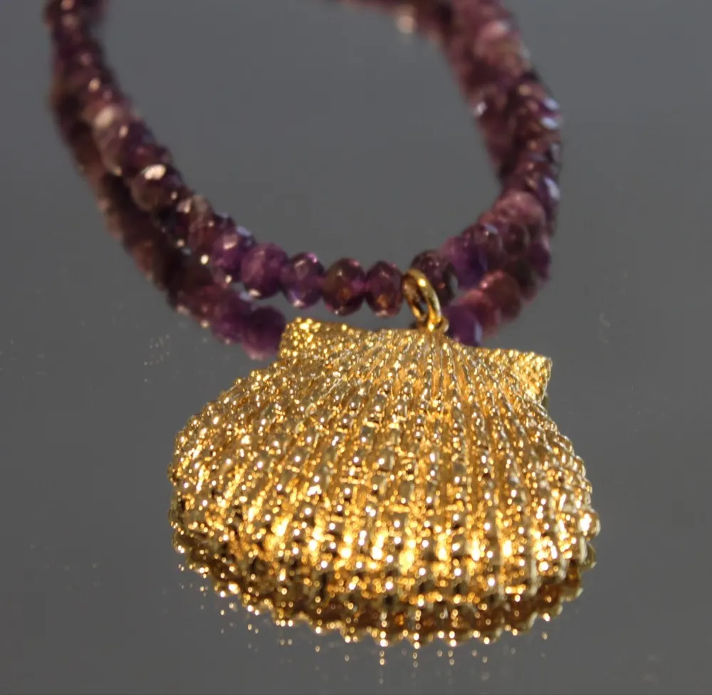 Rita&Zia — Sautoir grand modèle XXL avec pierres d’améthyste et symbole de coquillage