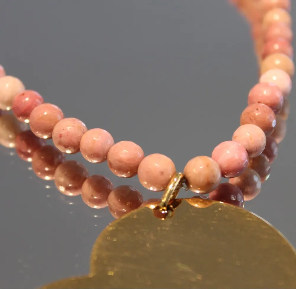 Rita&Zia — Sautoir grand modèle XXL avec pierres de Rhodocrosite et symbole de cœur, vue 3