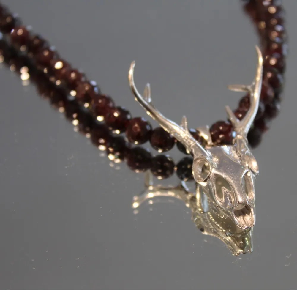 Rita&Zia — Sautoir grand modèle XXL avec pierres d’agate prune et symbole de tête de cerf