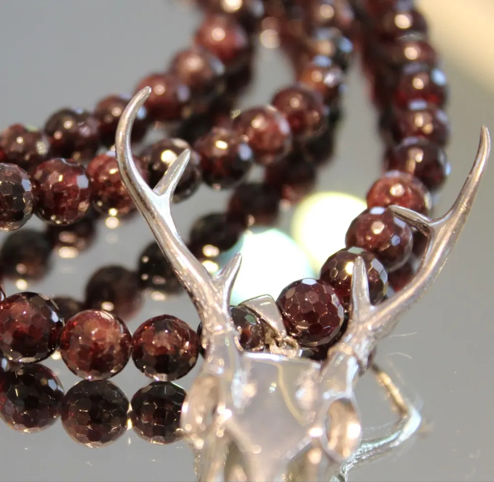 Rita&Zia — Sautoir grand modèle XXL avec pierres d’agate prune et symbole de tête de cerf, vue 2