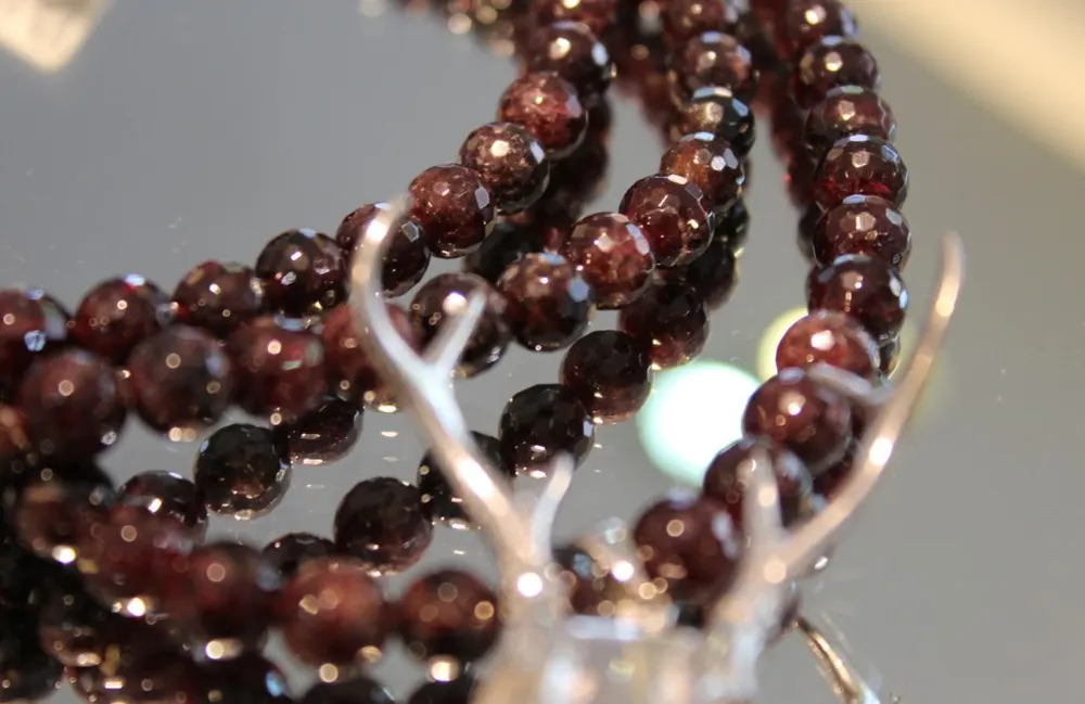 Rita&Zia — Sautoir grand modèle XXL avec pierres d’agate prune et symbole de tête de cerf, vue 3