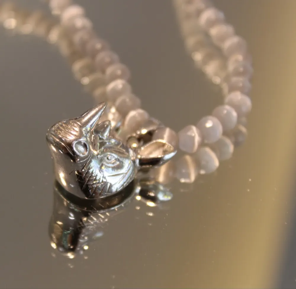 Rita&Zia — Collier avec pierres d’agate et symbole de tête de Rhinocéros, vue 4