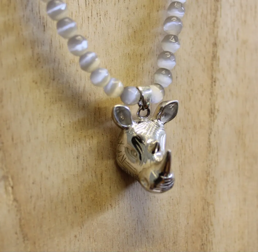 Rita&Zia — Collier avec pierres d’agate et symbole de tête de Rhinocéros, vue 6