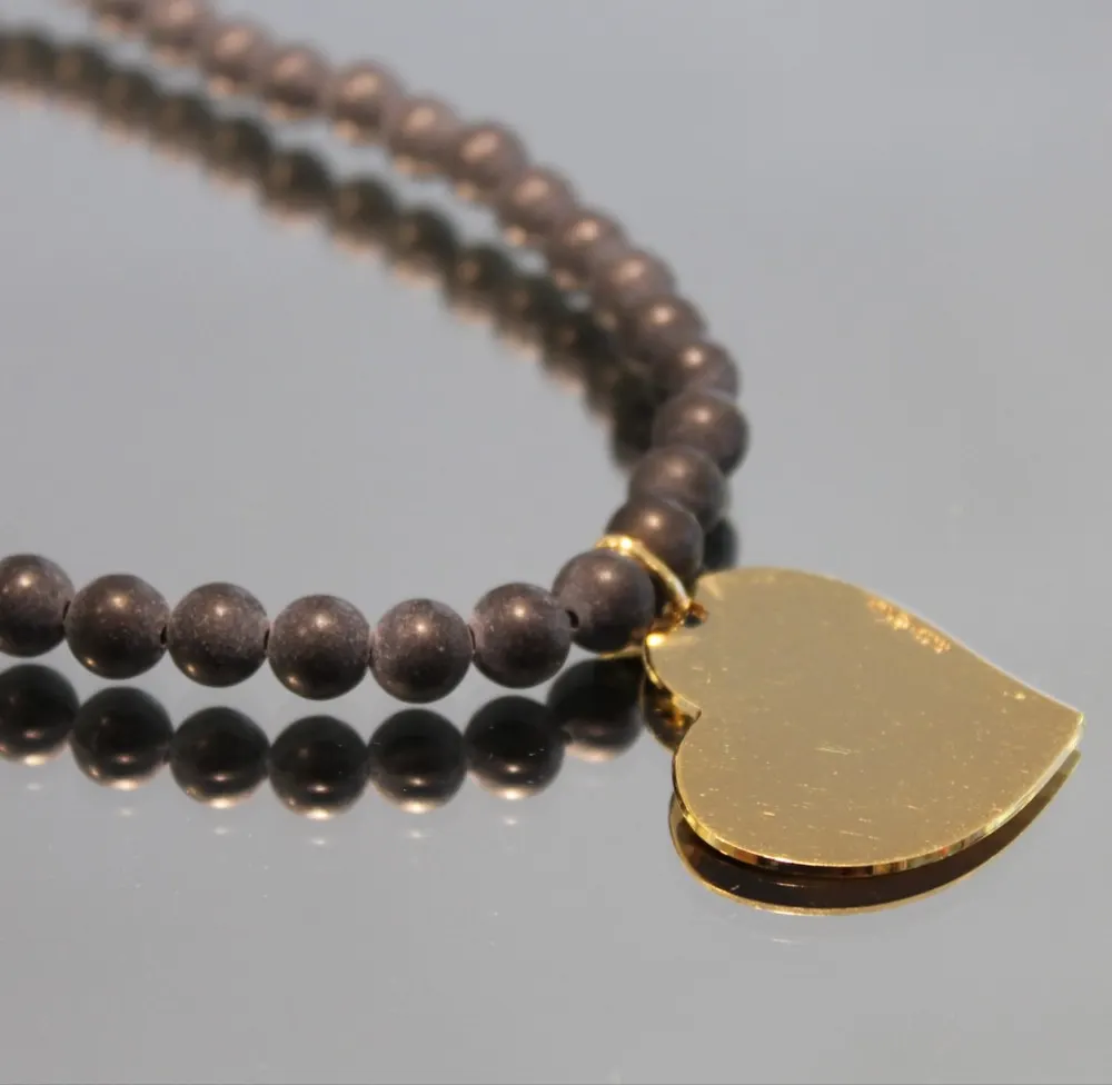 Rita&Zia — collier avec pierre d’agate noir mate et pendentif cœur doré
