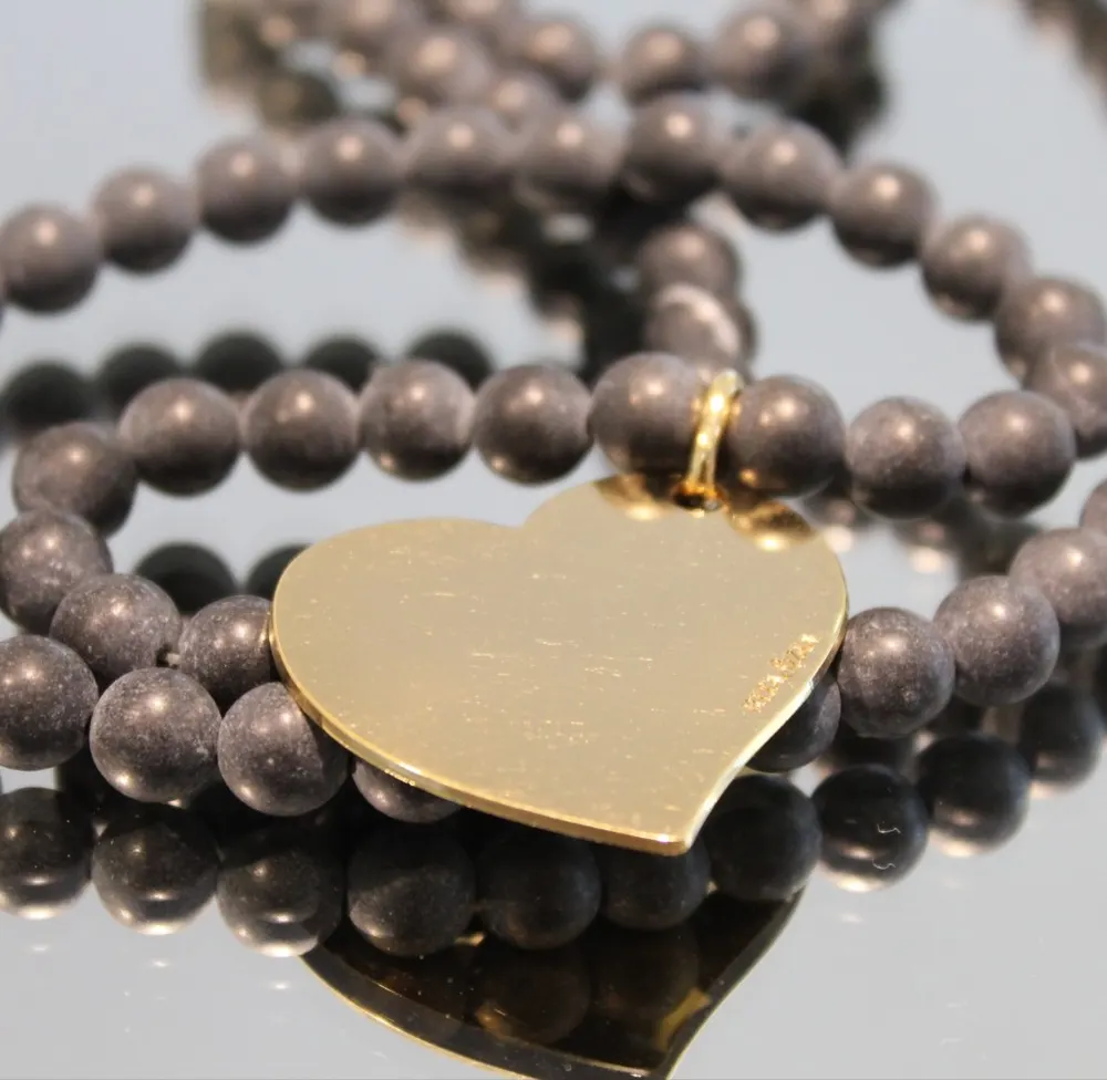 Rita&Zia — collier avec pierre d’agate noir mate et pendentif cœur doré, vue 4