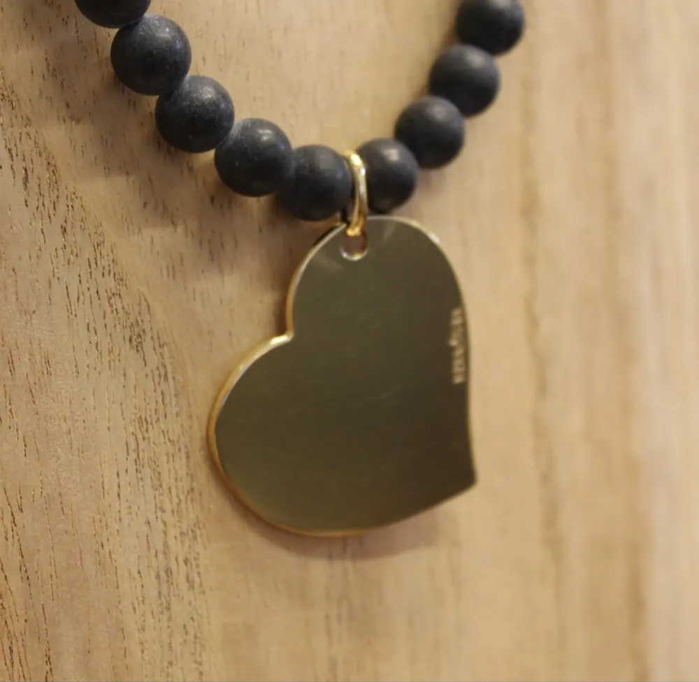 Rita&Zia — collier avec pierre d’agate noir mate et pendentif cœur doré, vue 6
