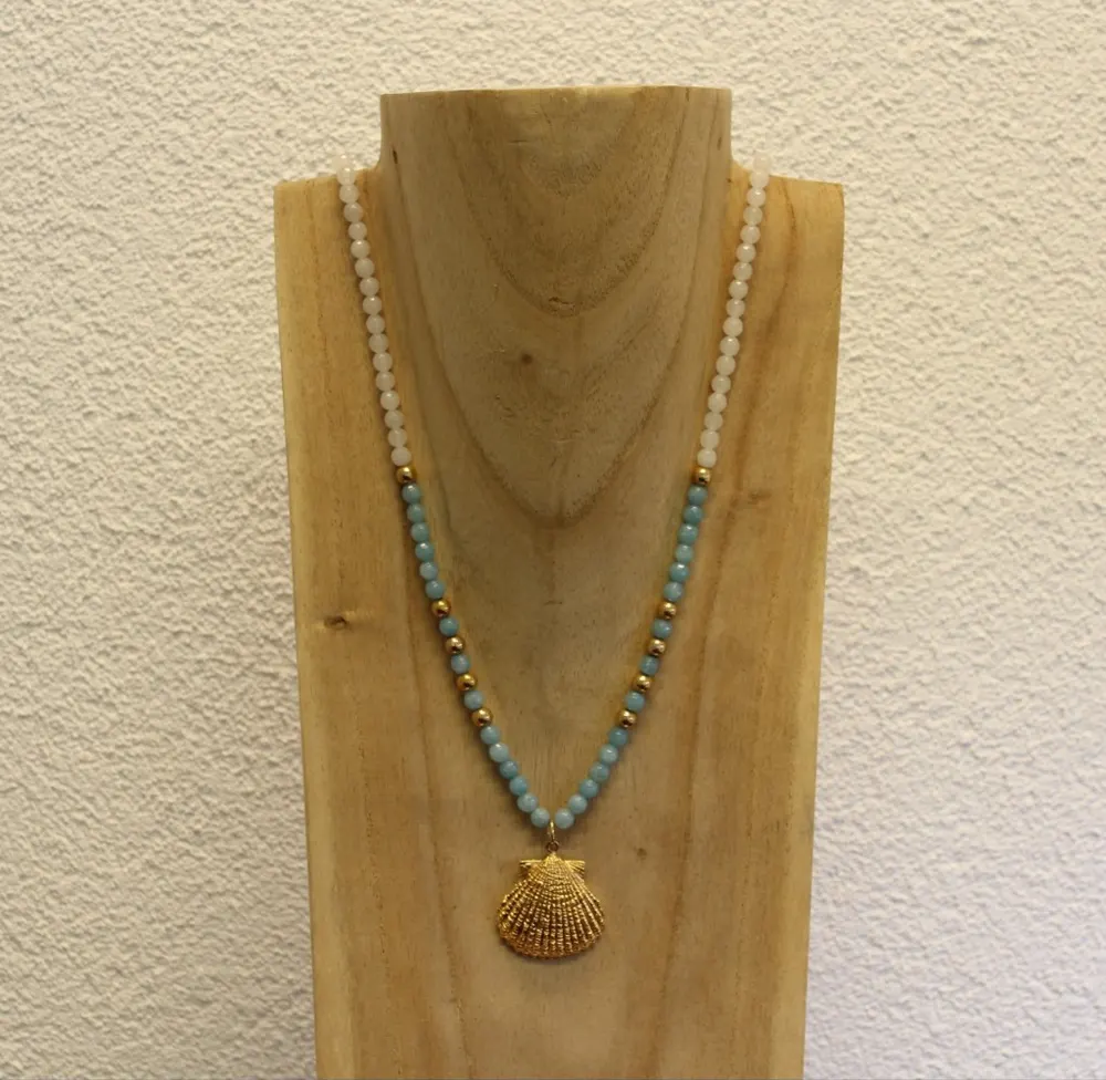 Rita&Zia — Sautoir avec pierre Madrague quartz avec un pendentif coquillage doré, vue 3