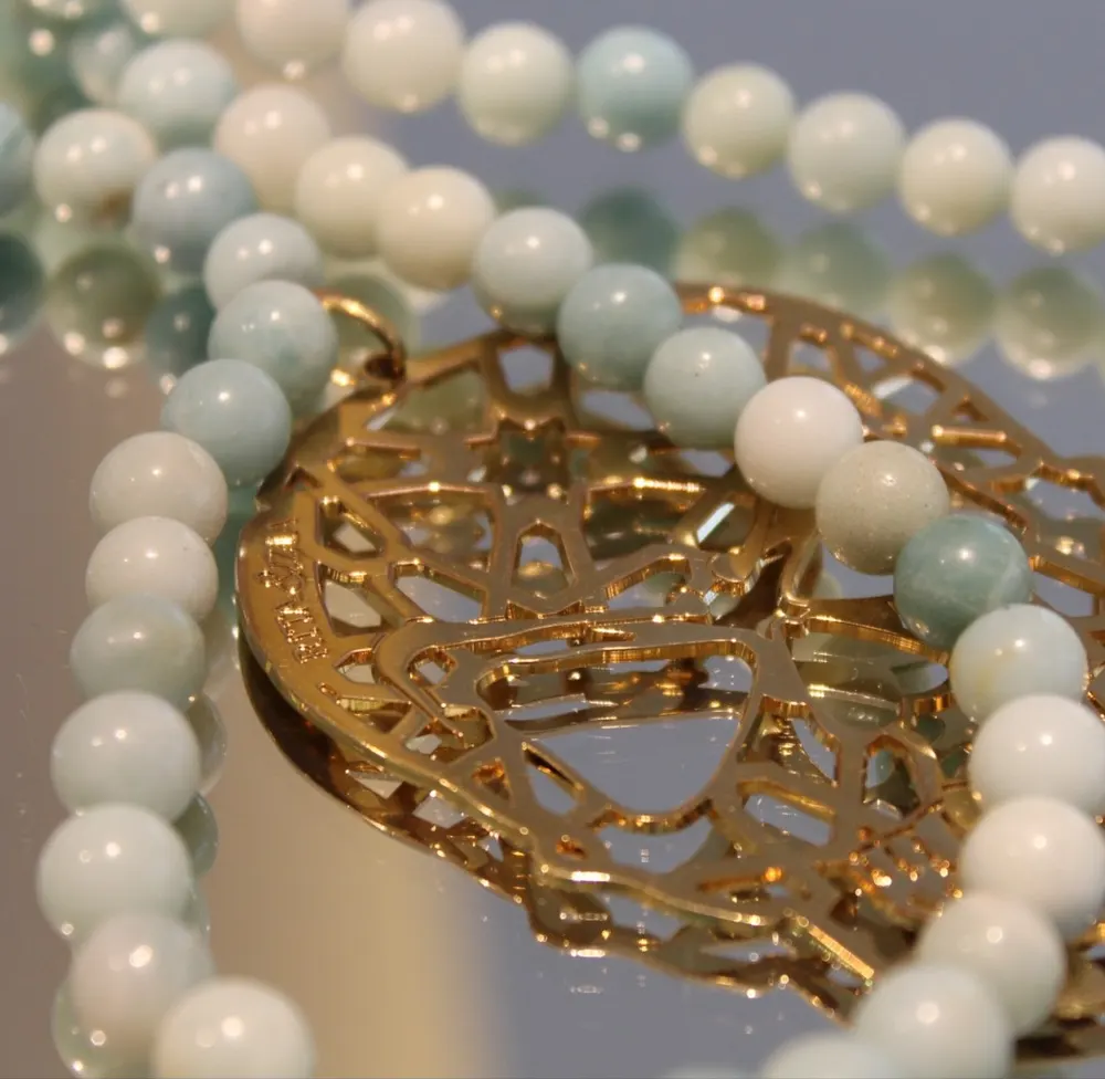 Rita&Zia — Sautoir avec pierre d’amazonite avec un pendentif doré symbole tête de mort, vue 4