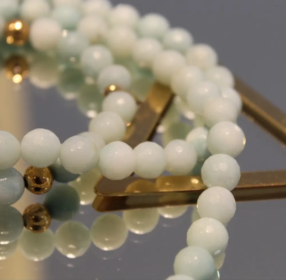 Rita&Zia — Sautoir avec pierre d’amazonite avec un pendentif doré triangle, vue 4